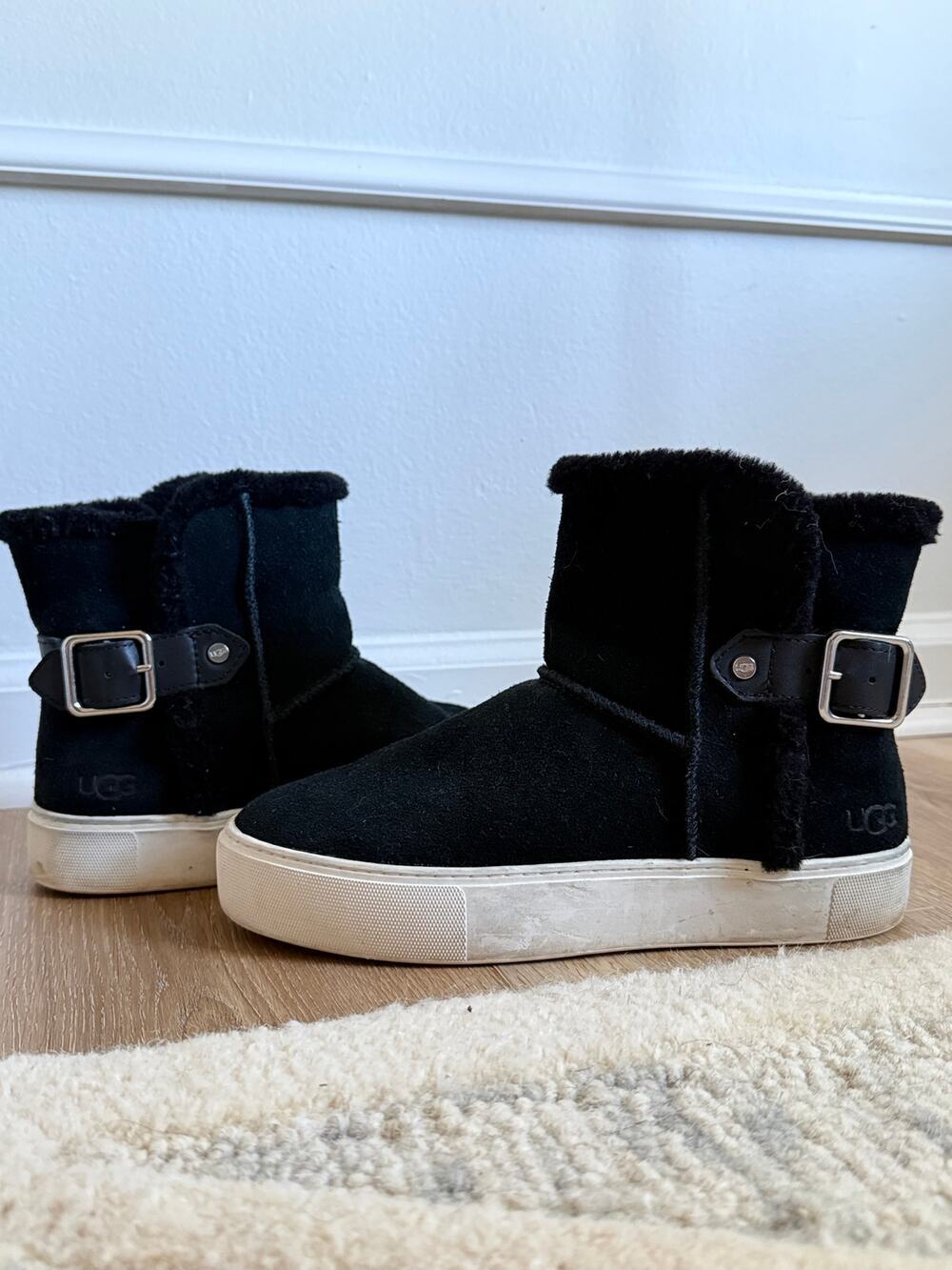UGG Aika Boot Trainers Black Suede Shearling Buckle Platform Boots Size 7